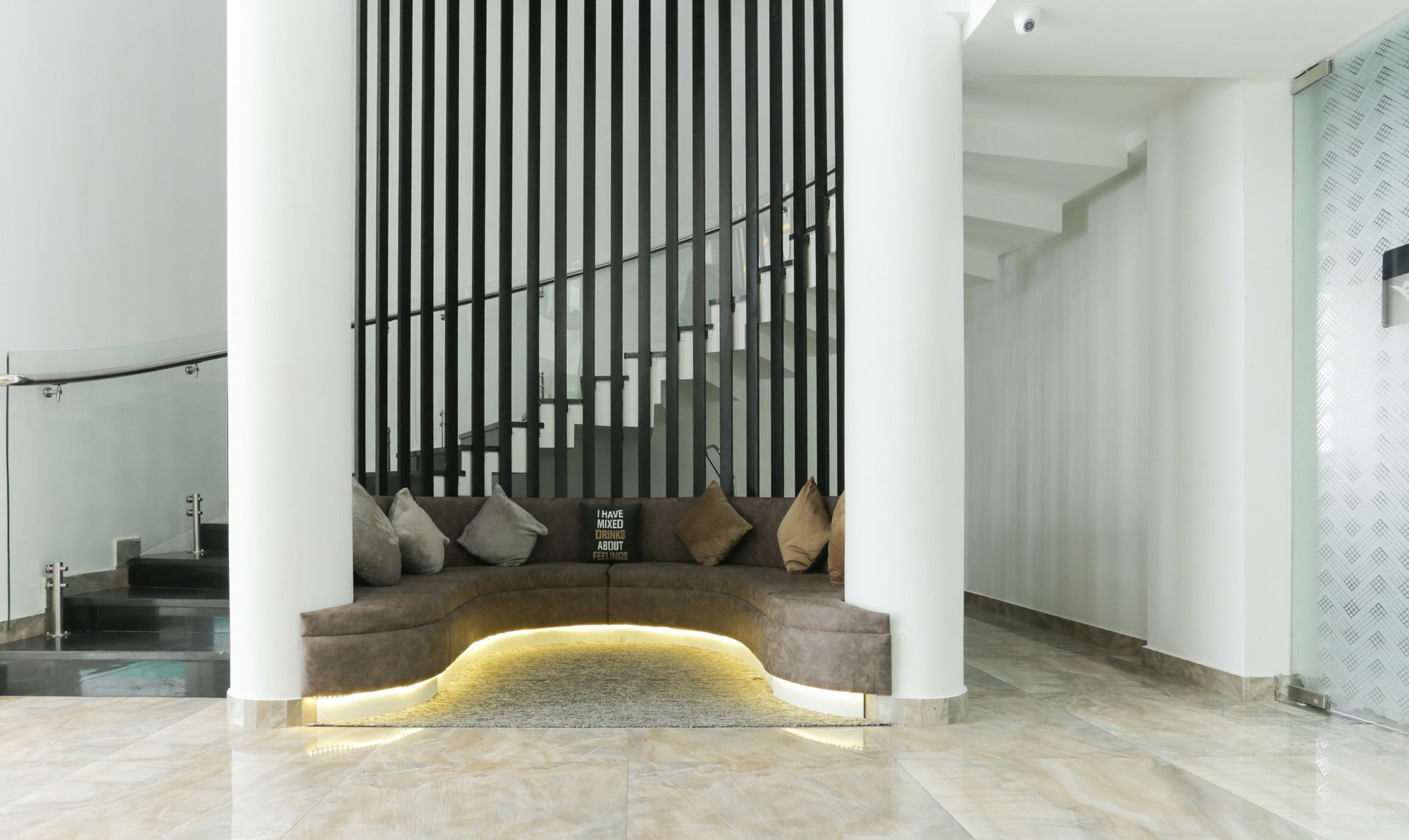 Hotel Crown Suites Коччи Экстерьер фото