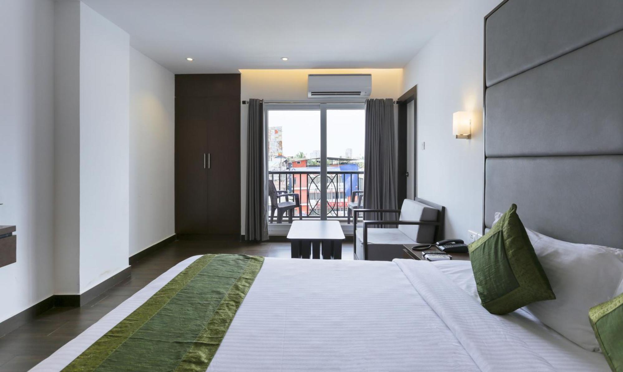 Hotel Crown Suites Коччи Экстерьер фото